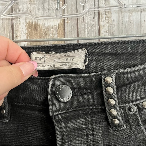 Free People Rocker Stud Crop Black Distressed Jeans Women’s 27 - Picture 9 of 9